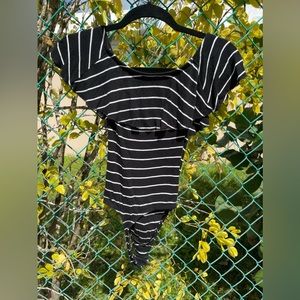 🛍 Black and white Bodysuit | Used  
$6.00 | X-Small

DM for more info 📩